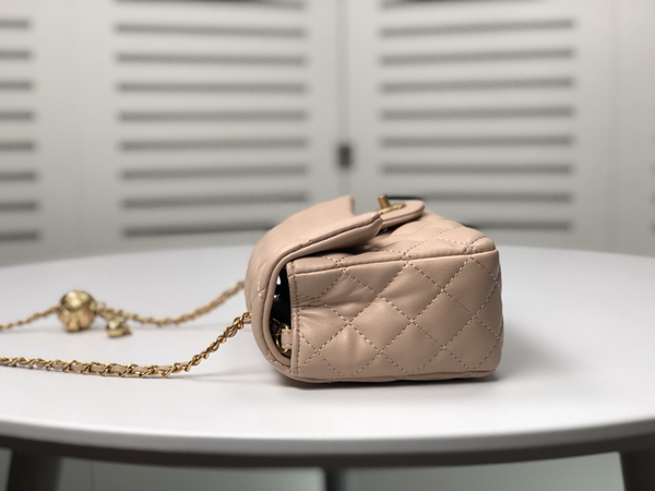 シャネルバッグ背面デザイン